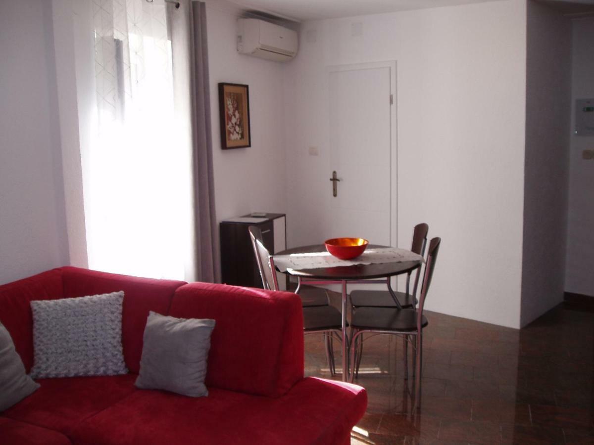 Apartment Oaza โรวีน ภายนอก รูปภาพ